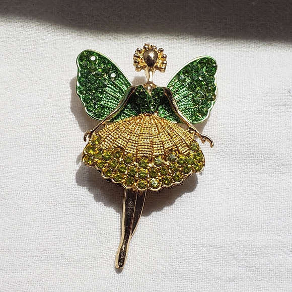 Beautiful Goldtone Ballerina Brooch or Necklace with Moveable Legs - Picture 5 of 5